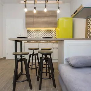 Sunny And Modern 1bdr In The Center Sofia