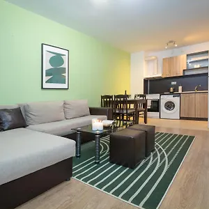 Modern And Bright Near Center - Free Parking Hotel de apartamente